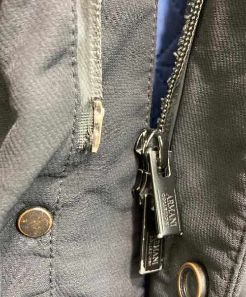 ARMANI COLLEZIONI（アルマーニ コレツィオーニ）ARMANI COLLEZIONI (アルマーニ コレツィオーニ) 止水ジップミリタリージャケット ブラック サイズ:48の古着・服飾アイテム