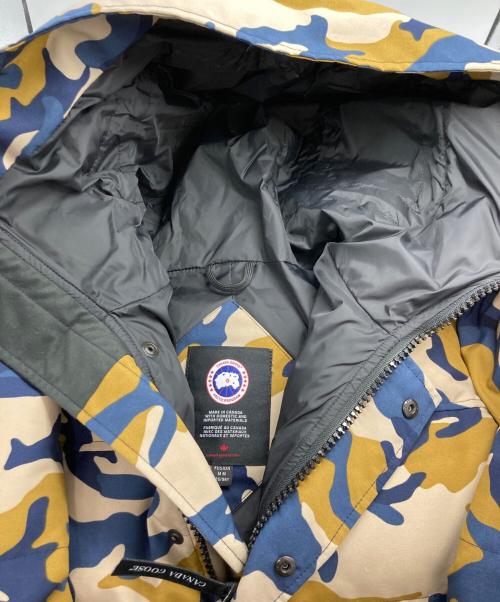 CANADA GOOSE（カナダグース）CANADA GOOSE (カナダグース) Macmillan Parka/マクミランパーカ ベージュ×ネイビー サイズ:Mの古着・服飾アイテム