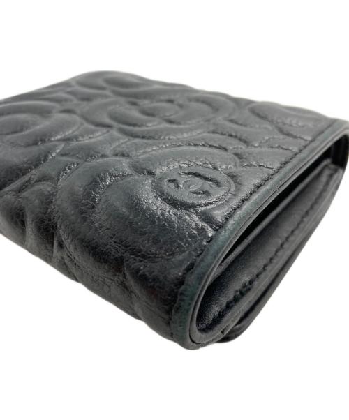 CHANEL（シャネル）CHANEL (シャネル) カメリア キャビアスキン3つ折り財布 ブラックの古着・服飾アイテム
