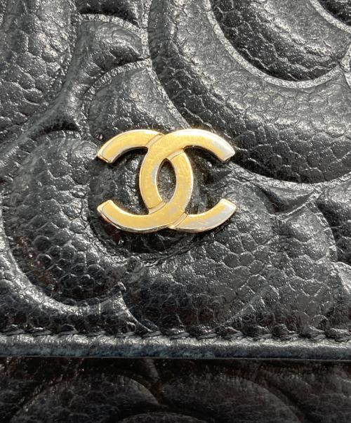 CHANEL（シャネル）CHANEL (シャネル) カメリア キャビアスキン3つ折り財布 ブラックの古着・服飾アイテム