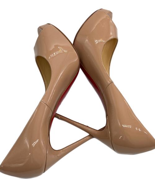 Christian Louboutin（クリスチャン・ルブタン）Christian Louboutin (クリスチャン・ルブタン) オープントゥーパンプス ベージュ サイズ:37の古着・服飾アイテム
