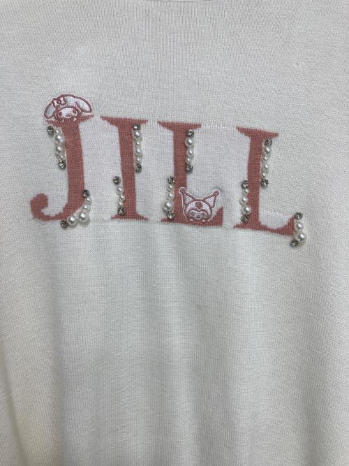 JILL BY JILLSTUART（ジル バイ ジルスチュアート）JILL BY JILLSTUART (ジル バイ ジルスチュアート) Sanrio (サンリオ) ロゴジャガードニット ホワイト サイズ:FR 未使用品の古着・服飾アイテム