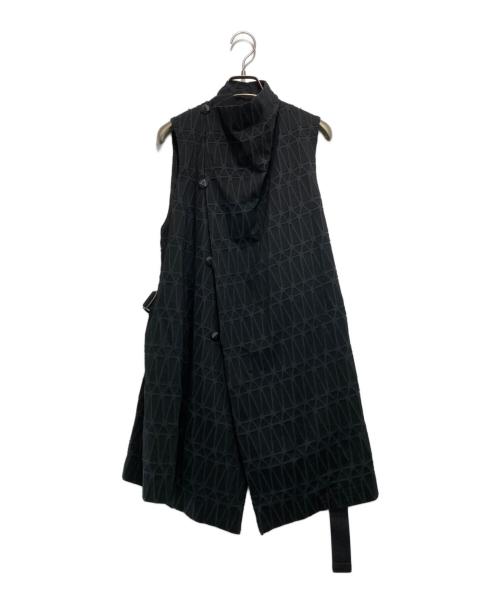 ISSEY MIYAKE（イッセイミヤケ）ISSEY MIYAKE (イッセイミヤケ) デザインノースリーブロングジャケット ブラック サイズ:2の古着・服飾アイテム