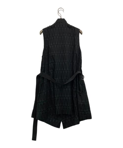 ISSEY MIYAKE（イッセイミヤケ）ISSEY MIYAKE (イッセイミヤケ) デザインノースリーブロングジャケット ブラック サイズ:2の古着・服飾アイテム