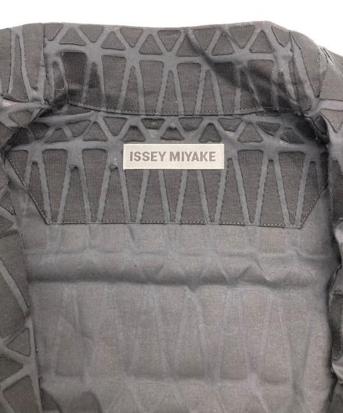 ISSEY MIYAKE（イッセイミヤケ）ISSEY MIYAKE (イッセイミヤケ) デザインノースリーブロングジャケット ブラック サイズ:2の古着・服飾アイテム