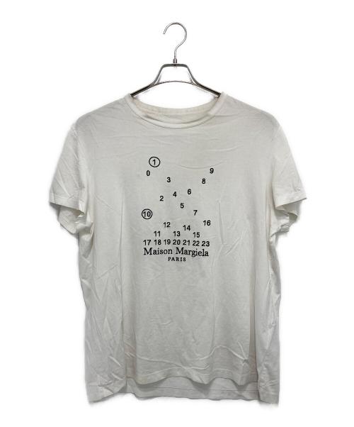 Maison Margiela（メゾンマルジェラ）Maison Margiela (メゾンマルジェラ) カレンダーグラフィック ロゴTシャツ ホワイト サイズ:Mの古着・服飾アイテム