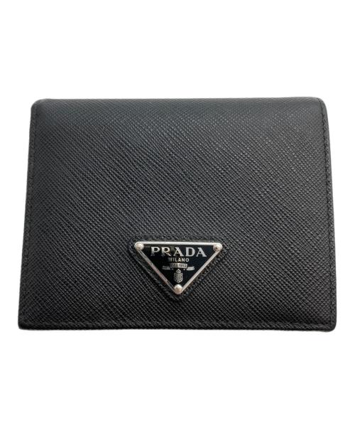 PRADA（プラダ）PRADA (プラダ) サフィアーノトライアングル2つ折り財布 ブラックの古着・服飾アイテム