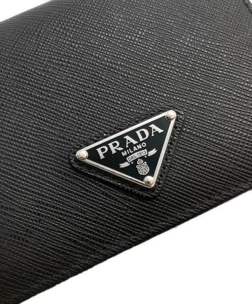 PRADA（プラダ）PRADA (プラダ) サフィアーノトライアングル2つ折り財布 ブラックの古着・服飾アイテム