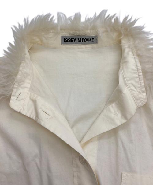 ISSEY MIYAKE（イッセイミヤケ）ISSEY MIYAKE (イッセイミヤケ) フェイクファーバンドカラーシャツ ベージュ サイズ:2の古着・服飾アイテム