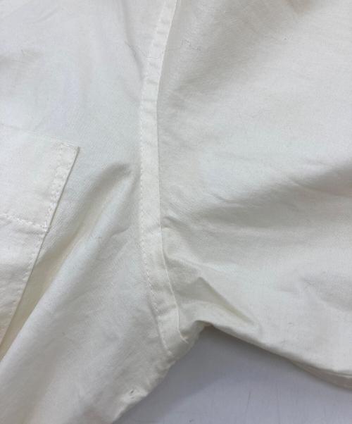 ISSEY MIYAKE（イッセイミヤケ）ISSEY MIYAKE (イッセイミヤケ) フェイクファーバンドカラーシャツ ベージュ サイズ:2の古着・服飾アイテム