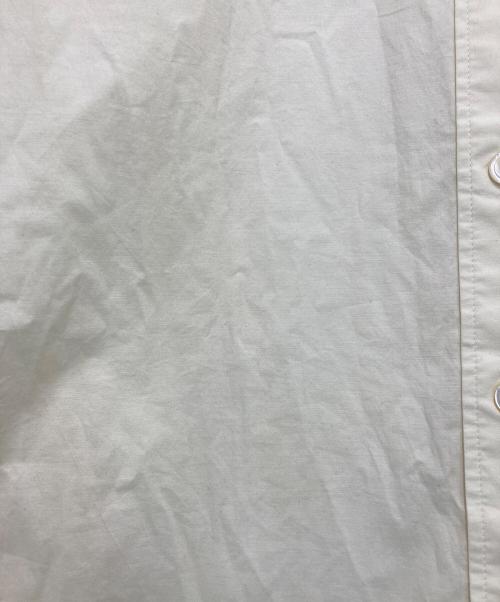 ISSEY MIYAKE（イッセイミヤケ）ISSEY MIYAKE (イッセイミヤケ) フェイクファーバンドカラーシャツ ベージュ サイズ:2の古着・服飾アイテム