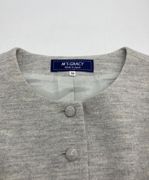 M'S GRACY（エムズグレイシー）M'S GRACY (エムズグレイシー) ノーカラー ペプラムジャケット グレー サイズ:38の古着・服飾アイテム