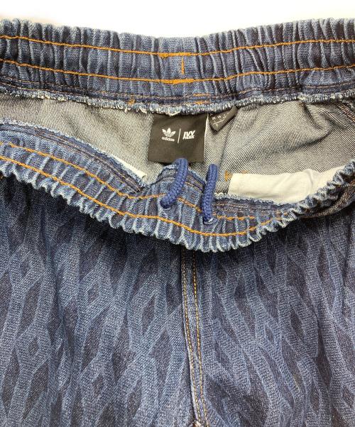 adidas（アディダス）adidas (アディダス) Ivy Park (アイヴィーパーク) Monogram Denim Track Pant インディゴ サイズ:2XOの古着・服飾アイテム