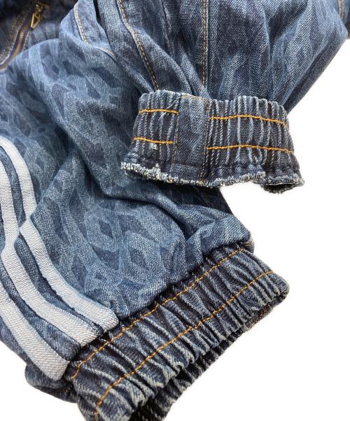 adidas（アディダス）adidas (アディダス) Ivy Park (アイヴィーパーク) Monogram Denim Track Pant インディゴ サイズ:2XOの古着・服飾アイテム