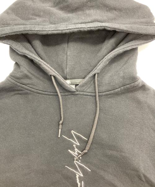 New Era（ニューエラ）New Era (ニューエラ) Yohji Yamamoto pour homme (ヨウジヤマモト プールオム) コラボ刺繍パーカー ブラック サイズ:Sの古着・服飾アイテム