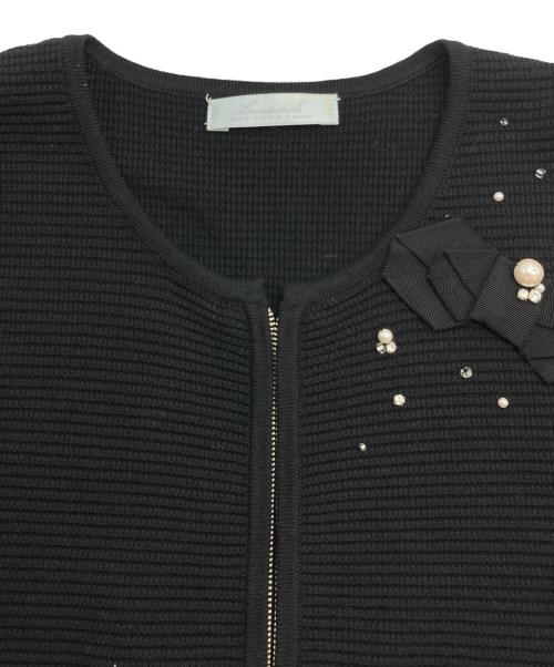 Aveniretoile（アベニールエトワール）Aveniretoile (アベニールエトワール) グログランリボンビジュー付きジップアップニット ブラック サイズ:36の古着・服飾アイテム