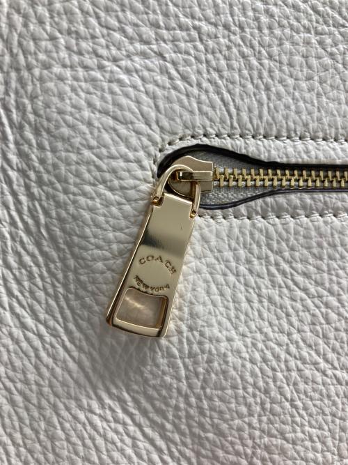 COACH（コーチ）COACH (コーチ) クリスティ ショルダー バッグ ホワイトの古着・服飾アイテム
