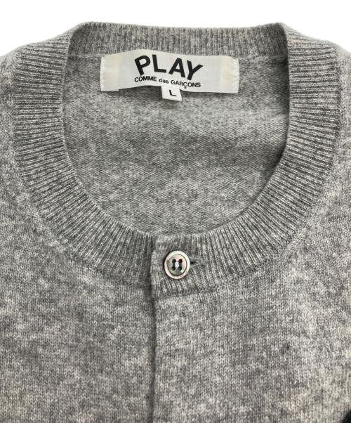 PLAY COMME des GARCONS（プレイコムデギャルソン）PLAY COMME des GARCONS (プレイコムデギャルソン) クルーネックニットカーディガン グレー サイズ:Lの古着・服飾アイテム