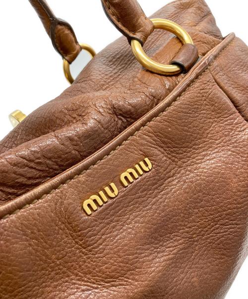 MIU MIU（ミュウミュウ）MIU MIU (ミュウミュウ) ターンロック2WAYバッグ ブラウンの古着・服飾アイテム