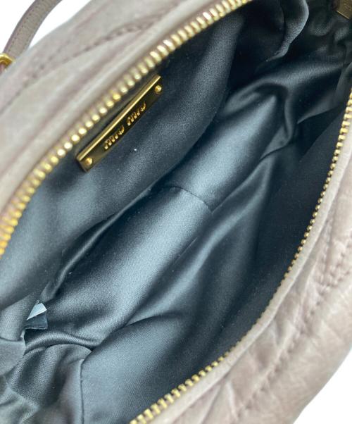 MIU MIU（ミュウミュウ）MIU MIU (ミュウミュウ) マテラッセミニショルダーバッグ ピンクの古着・服飾アイテム