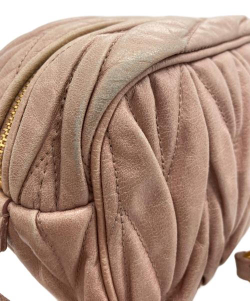 MIU MIU（ミュウミュウ）MIU MIU (ミュウミュウ) マテラッセミニショルダーバッグ ピンクの古着・服飾アイテム