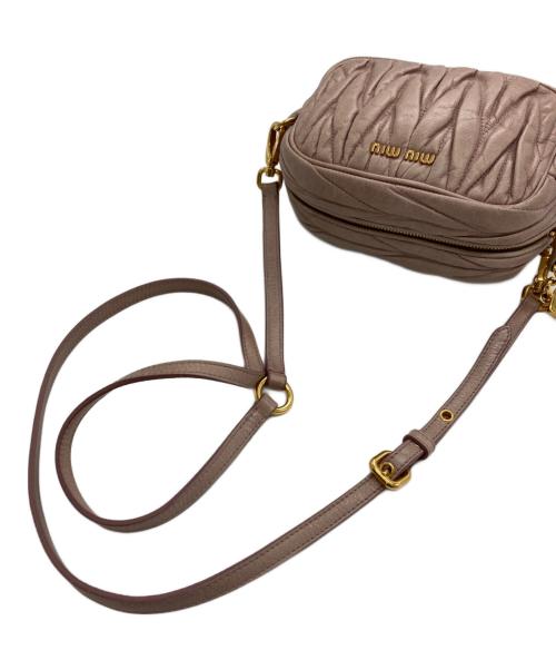 MIU MIU（ミュウミュウ）MIU MIU (ミュウミュウ) マテラッセミニショルダーバッグ ピンクの古着・服飾アイテム