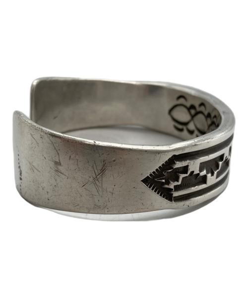 INDIAN JEWELRY（インディアンジュエリー）INDIAN JEWELRY (インディアンジュエリー) スタンプワークバングルの古着・服飾アイテム