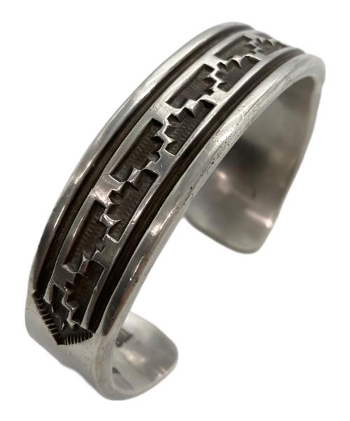 INDIAN JEWELRY（インディアンジュエリー）INDIAN JEWELRY (インディアンジュエリー) スタンプワークバングルの古着・服飾アイテム