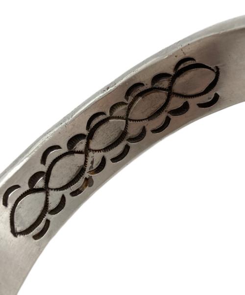 INDIAN JEWELRY（インディアンジュエリー）INDIAN JEWELRY (インディアンジュエリー) スタンプワークバングルの古着・服飾アイテム