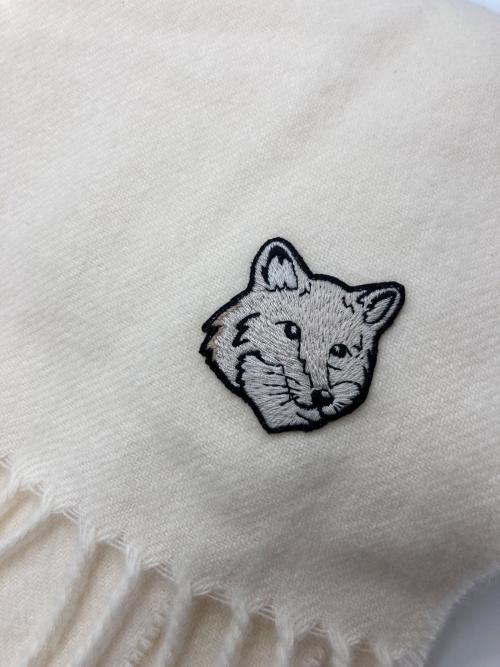 maison kitsune（メゾンキツネ）maison kitsune (メゾンキツネ) BOLD FOX パッチ マフラー ベージュの古着・服飾アイテム