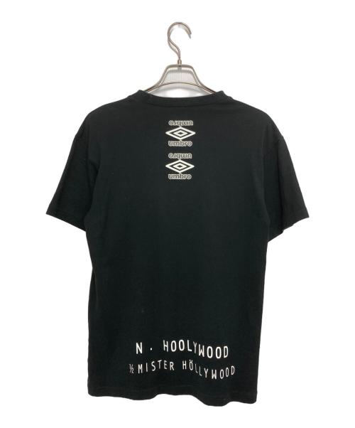UMBRO（アンブロ）UMBRO (アンブロ) N.HOOLYWOOD (エヌ ハリウッド) ロゴプリントTシャツ ブラック サイズ:Mの古着・服飾アイテム