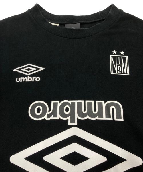 UMBRO（アンブロ）UMBRO (アンブロ) N.HOOLYWOOD (エヌ ハリウッド) ロゴプリントTシャツ ブラック サイズ:Mの古着・服飾アイテム