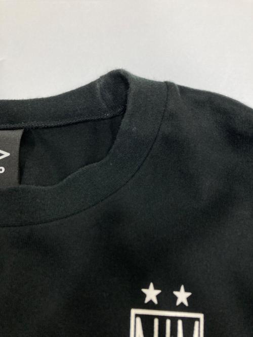 UMBRO（アンブロ）UMBRO (アンブロ) N.HOOLYWOOD (エヌ ハリウッド) ロゴプリントTシャツ ブラック サイズ:Mの古着・服飾アイテム