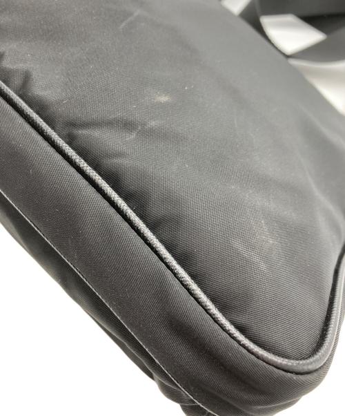 PRADA（プラダ）PRADA (プラダ) ナイロンショルダーバッグ ブラックの古着・服飾アイテム