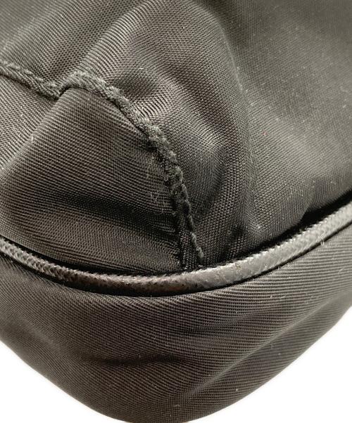 PRADA（プラダ）PRADA (プラダ) ナイロンショルダーバッグ ブラックの古着・服飾アイテム