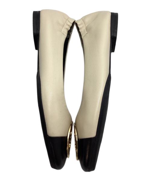 TORY BURCH（トリーバーチ）TORY BURCH (トリーバーチ) クレア キャップトゥ バレエ ベージュ サイズ:7.5の古着・服飾アイテム