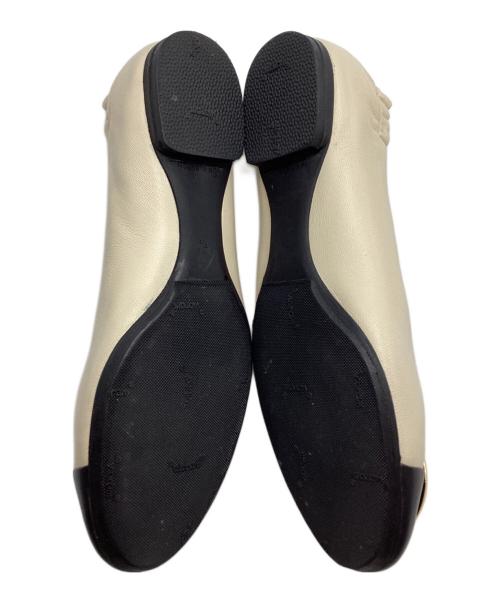 TORY BURCH（トリーバーチ）TORY BURCH (トリーバーチ) クレア キャップトゥ バレエ ベージュ サイズ:7.5の古着・服飾アイテム