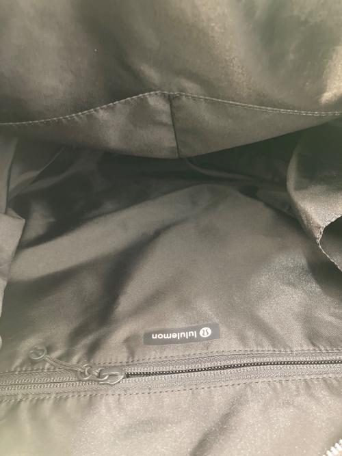 LULULEMON（ルルレモン）LULULEMON (ルルレモン) ショルダーバッグ ブラックの古着・服飾アイテム