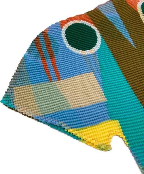 me ISSEY MIYAKE（ミーイッセイ ミヤケ）me ISSEY MIYAKE (ミーイッセイ ミヤケ) 総柄プリーツカットソー マルチカラー サイズ:-の古着・服飾アイテム
