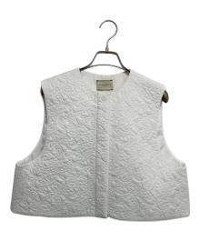 UNITED ARROWS（ユナイテッドアローズ）の古着「エンブロイダリーキルト ベスト」｜ホワイト