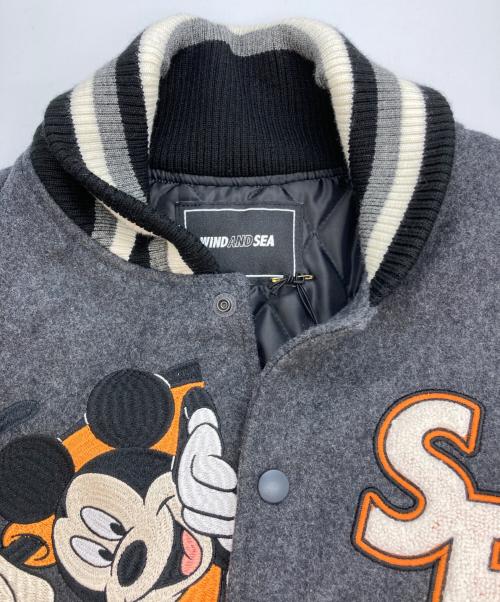 WIND AND SEA（ウィンダンシー）WIND AND SEA (ウィンダンシー) DISNEY (ディズニー) DISNEY STUDIUM JACKET グレー サイズ:Sの古着・服飾アイテム