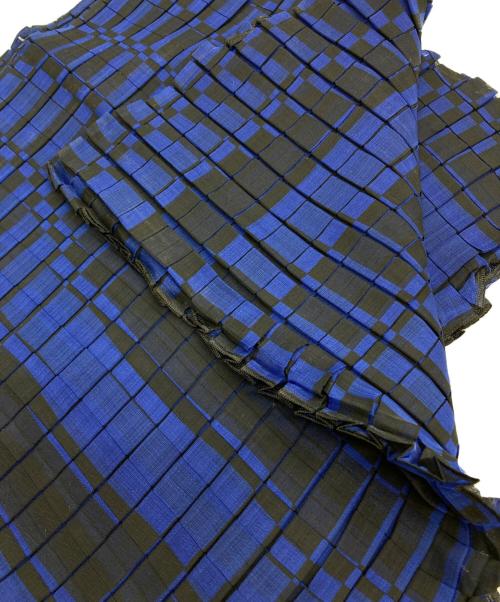 ISSEY MIYAKE（イッセイミヤケ）ISSEY MIYAKE (イッセイミヤケ) スクエアプリーツトップ ブルー サイズ:２の古着・服飾アイテム