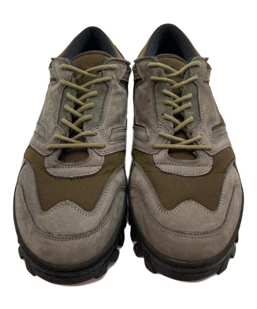 TOMORROW LAND（トゥモローランド）TOMORROW LAND (トゥモローランド) PEPRODUCTION OF FOUND BRITISH MILITARY TRAINER カーキ サイズ:43の古着・服飾アイテム