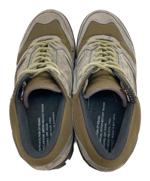 TOMORROW LAND（トゥモローランド）TOMORROW LAND (トゥモローランド) PEPRODUCTION OF FOUND BRITISH MILITARY TRAINER カーキ サイズ:43の古着・服飾アイテム