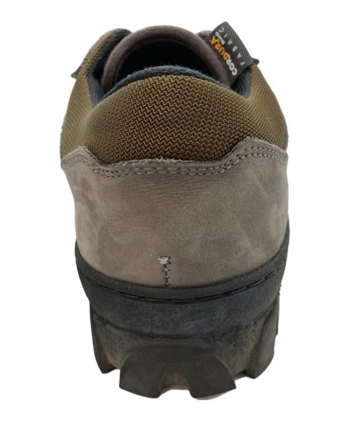 TOMORROW LAND（トゥモローランド）TOMORROW LAND (トゥモローランド) PEPRODUCTION OF FOUND BRITISH MILITARY TRAINER カーキ サイズ:43の古着・服飾アイテム