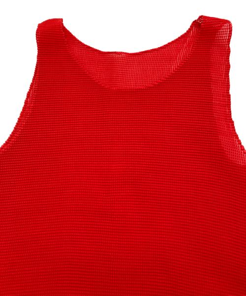 ISSEY MIYAKE（イッセイミヤケ）ISSEY MIYAKE (イッセイミヤケ) プリーツノースリーブカットソー レッド サイズ:Mの古着・服飾アイテム