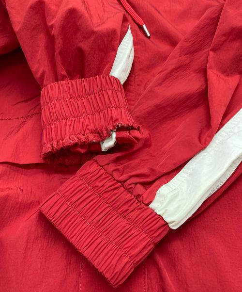 AMI Alexandre Mattiussi（アミアレクサンドルマテュッシ）AMI Alexandre Mattiussi (アミアレクサンドルマテュッシ) フーデッド サイドライン ナイロンコート レッド サイズ:XSの古着・服飾アイテム