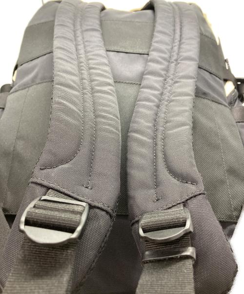 TUMI（トゥミ）TUMI (トゥミ) ナイロンリュック ブラック×アイボリーの古着・服飾アイテム