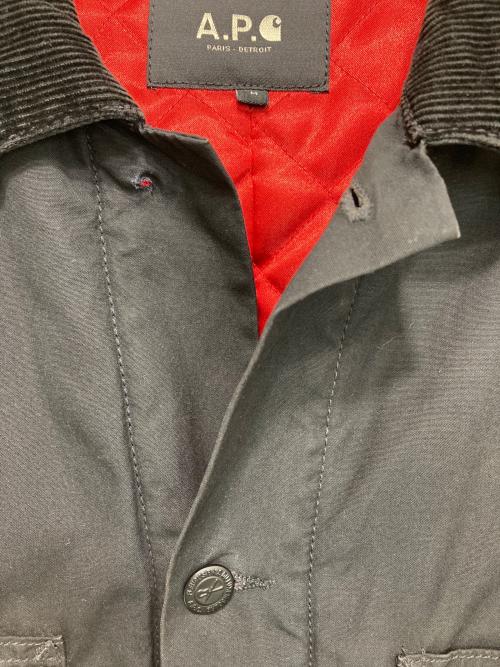 A.P.C.（アーペーセー）A.P.C. (アーペーセー) CarHartt (カーハート) GABRIELLE COAT ブラック×レッド サイズ:Ｍの古着・服飾アイテム