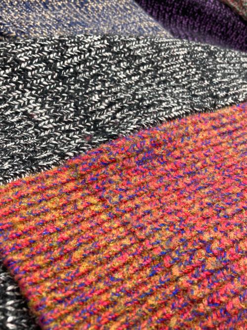 WASTE YARN PROJECT（ウエストヤーンプロジェクト）WASTE YARN PROJECT (ウエストヤーンプロジェクト) カシミヤモヘヤ混クルーネックニット レッド×ネイビー×パープル サイズ:Lの古着・服飾アイテム